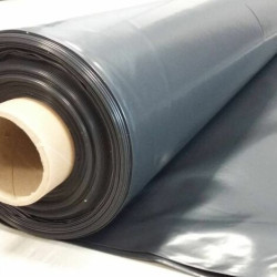 Rouleau de plastique noir
